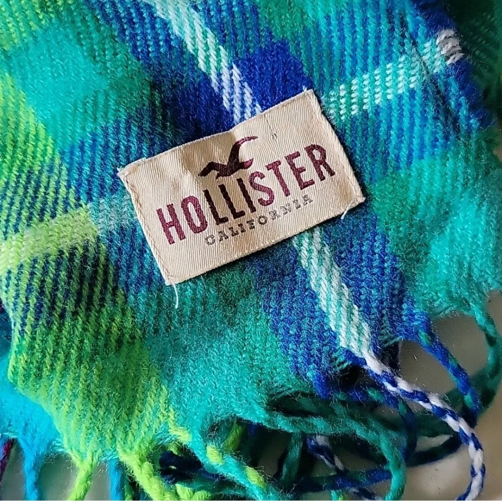 hollister california green, blue, pink & white tartan plaid knit fringe Scarf